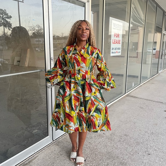 Womenr bell sleeve veroex knee length dress - Picture 5 of 8